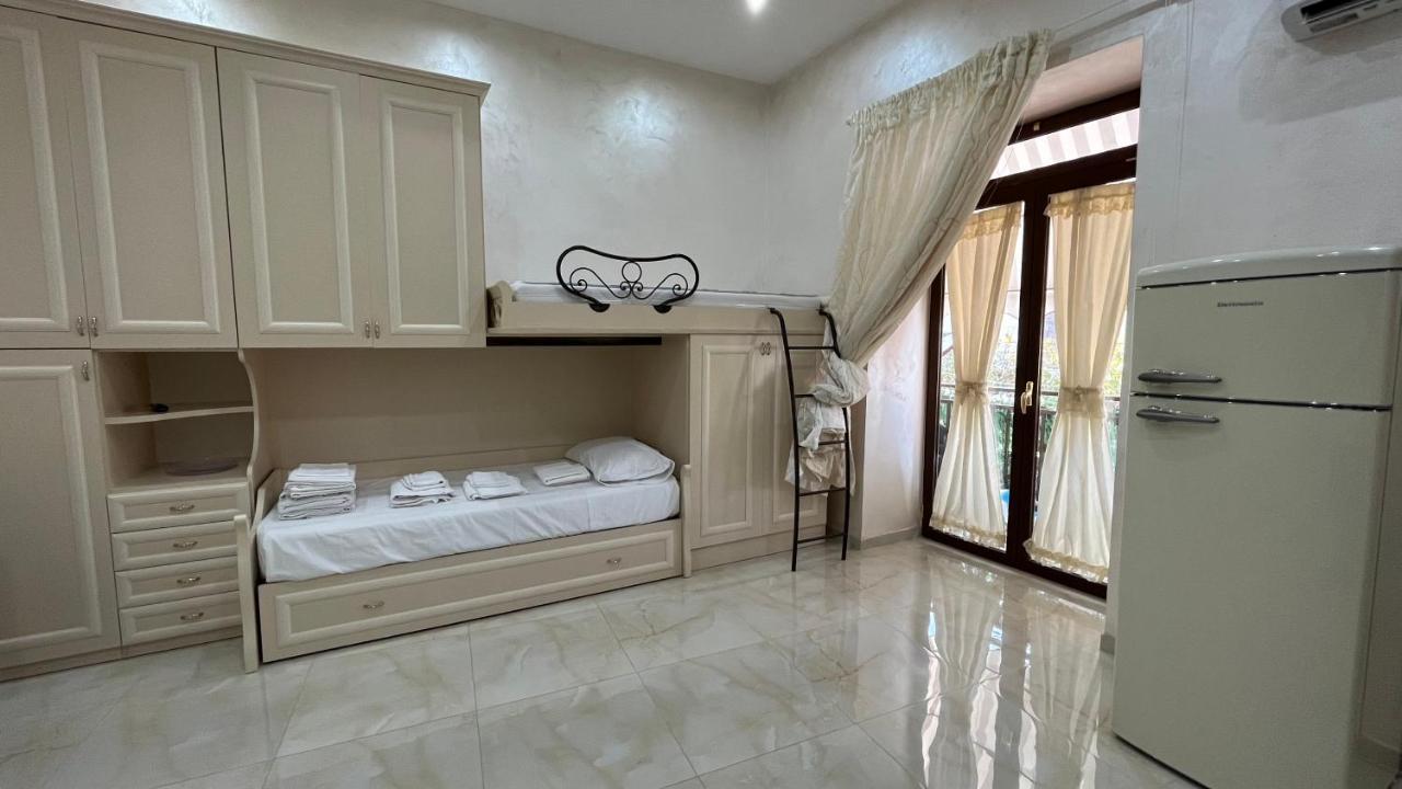 B&B Sasi Наполи Екстериор снимка
